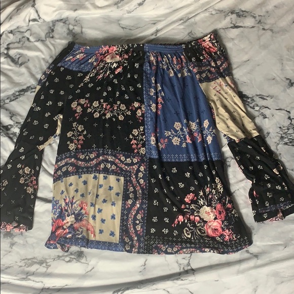 Off the shoulder shirt - Picture 1 of 1